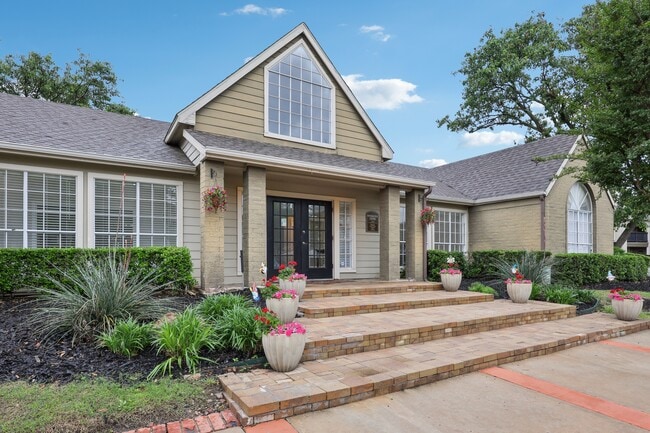 Building Photo - The Willows on Rosemeade Rental