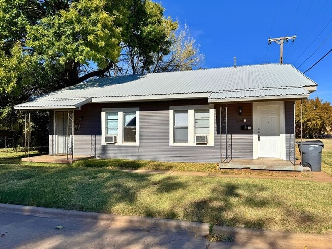 Building Photo - 2104 Ave A Unit 1