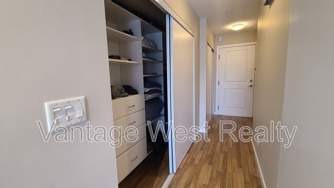 Photo - 1550-1550 Dickson Ave