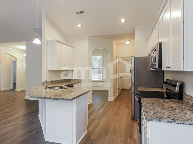 Photo - 105 Amber Oaks Dr
