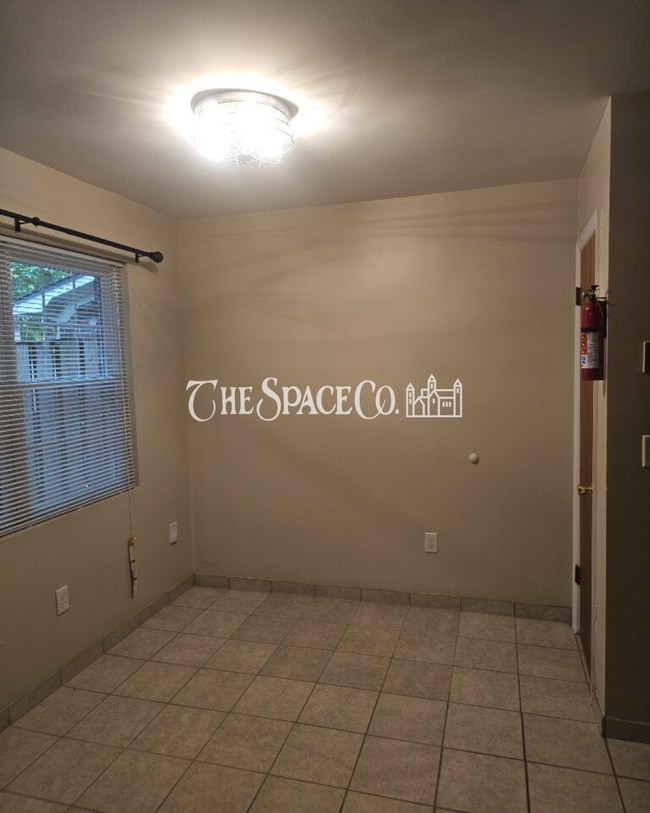 Photo - "Charming 2-Bed Townhouse Retreat on Fleming Road – Spacious Comfort in Charleston!" Unit B