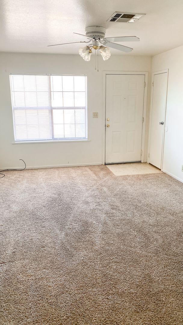 Building Photo - Small Town Living-Just A Short Drive From ...