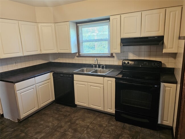 Photo - 1636 Quendo Ave