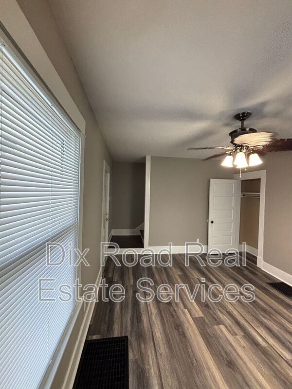 Photo - 1404 Young St