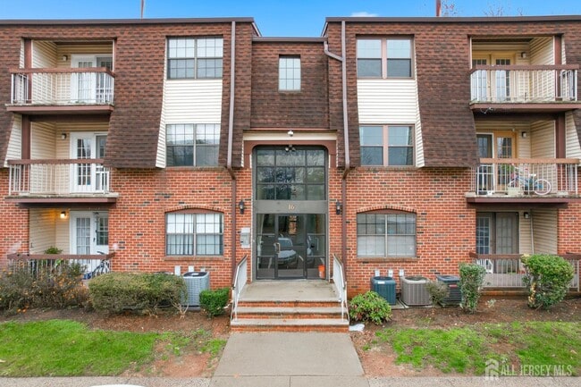 Building Photo - 1610 Green Hollow Dr