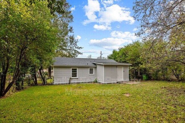 Photo - 341 Chisholm St