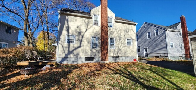 Building Photo - 3224 Metz Ave Unit Left side Rental