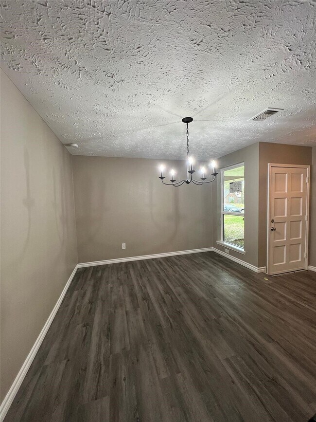 Photo - 2410 Rolling Glen Dr