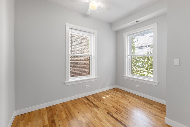 Photo - 7456 N Greenview Ave