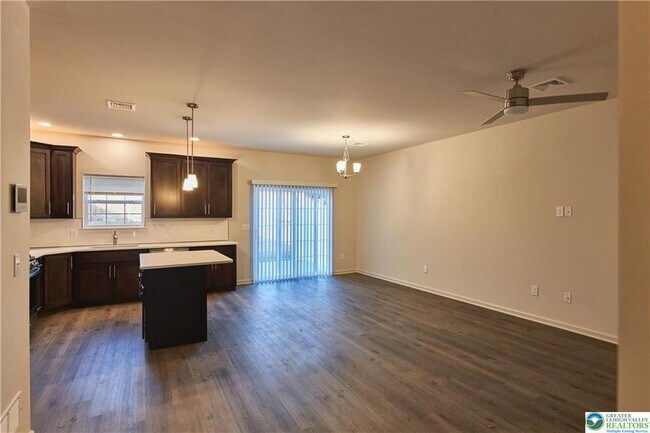 Photo - 6653 Stein Way