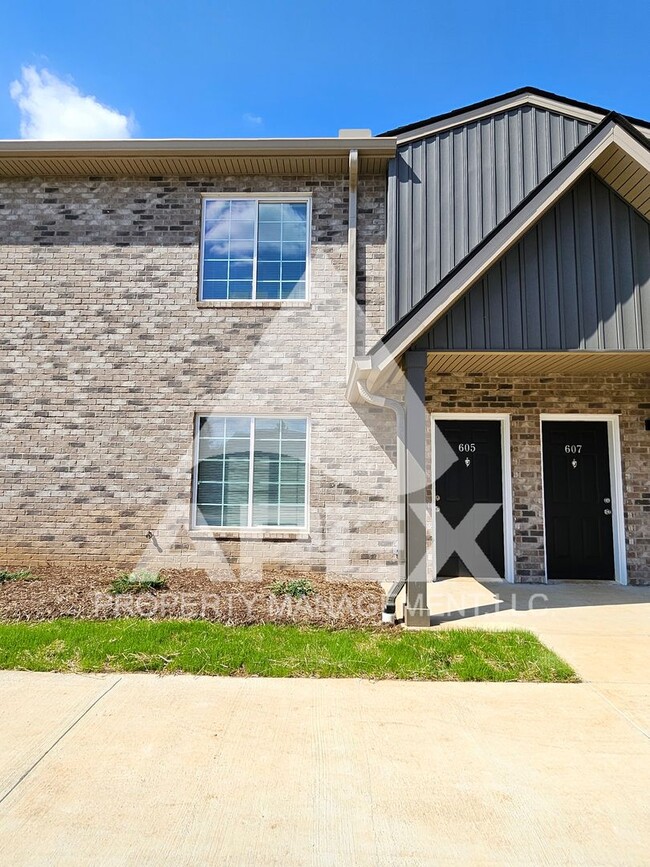 Photo - AVALON TOWNHOMES – LIKE NEW - 2 Bd/2.5 Ba ...