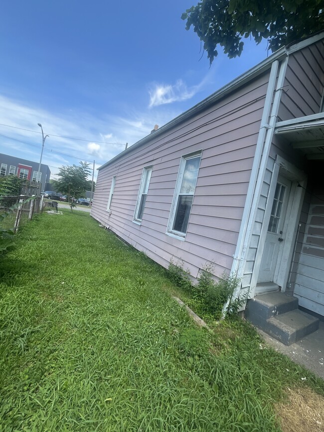 2317 N Fulton Ave