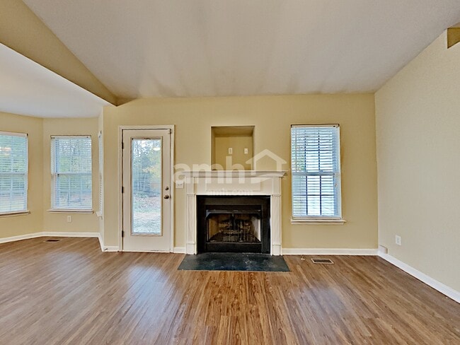 Photo - 519 Acorn Way