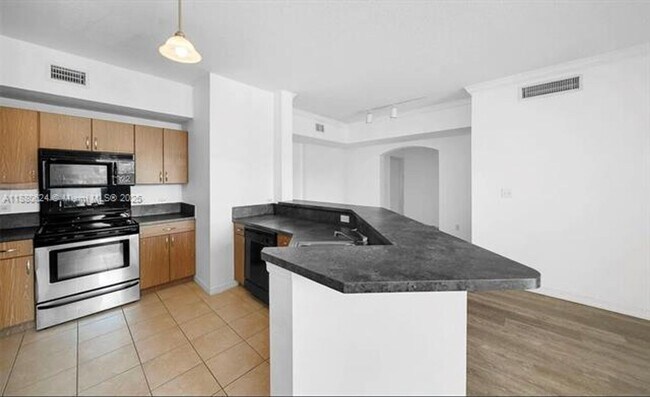 Photo - 9172 Collins Ave Unidad 9172 Collins Ave appt 212