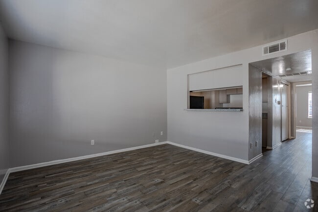 2BR, 1BA - 840SF - Living Area