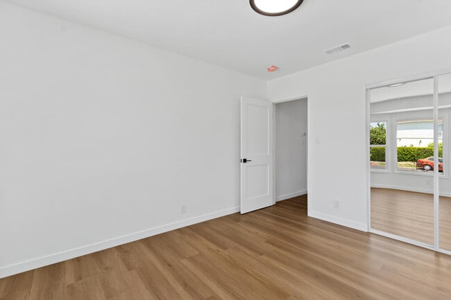 Building Photo - 5554 Radford Ave Rental