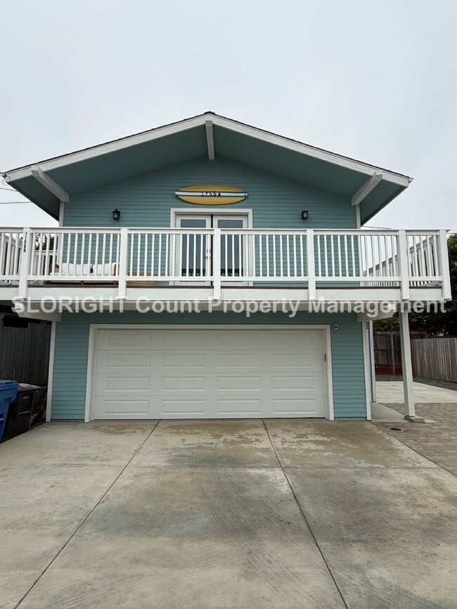 Building Photo - AVAILABLE SEPTEMBER- Walking Distance From The Beach - 1 Bed / 1 Bath Unit A