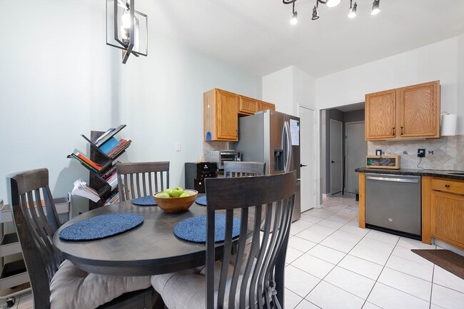 Photo - 739 Apple Blossom Dr