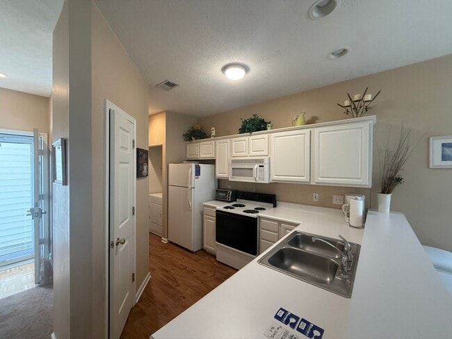 Photo - 606 River Oaks Dr