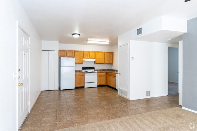 2BR, 1BA - 800SF - Kitchen