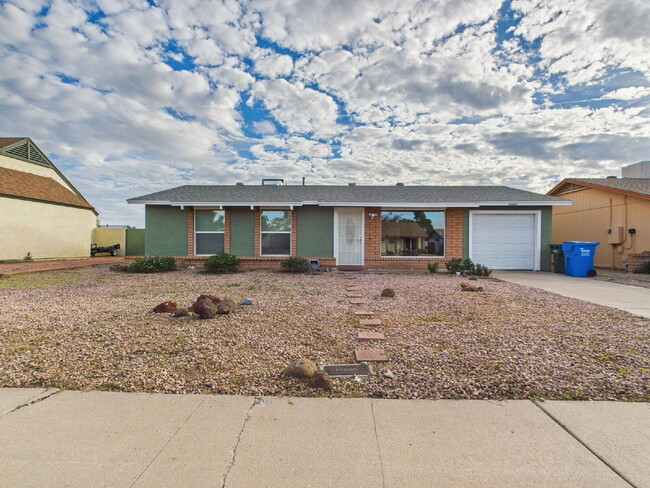 Building Photo - Desert Valley Estates Charm