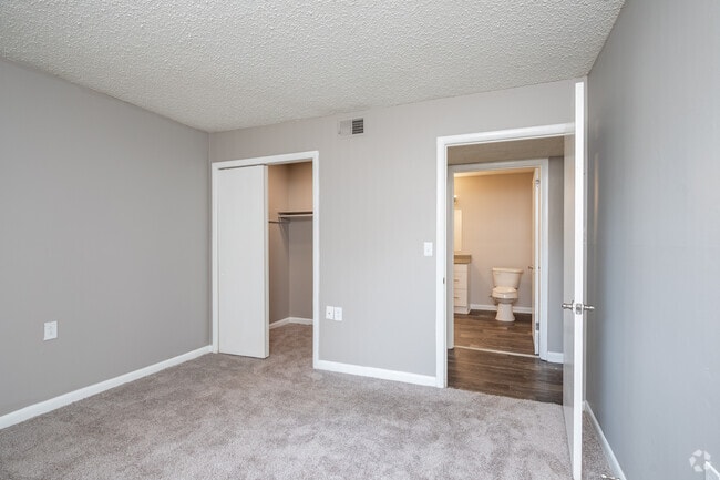 2BR, 1BA - 963SF - Bedroom