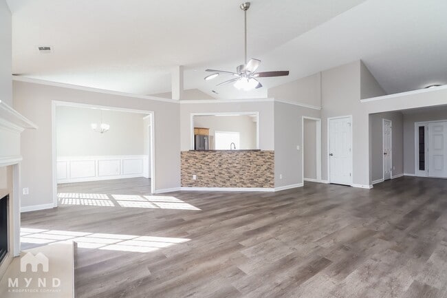 Photo - 405 Bankside Ct