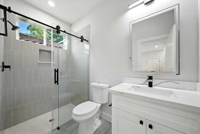 Photo - 2304 Hoskins Dr