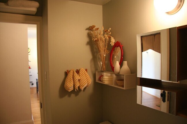 Photo - 15 E Kirby St Unit 806