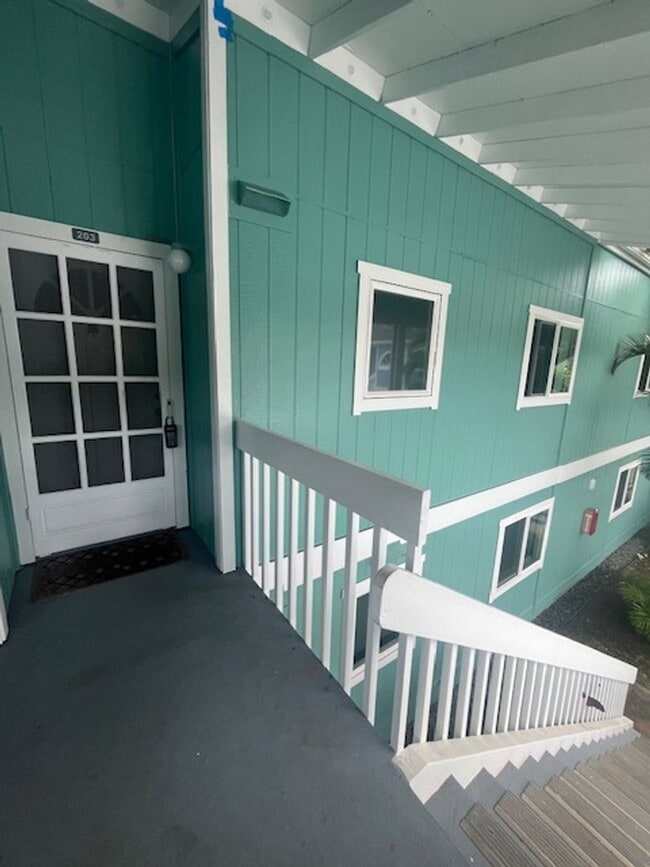 Building Photo - $3,000 / 2-BR / 2-BATH Townhouse with 1 pa... Unit P203