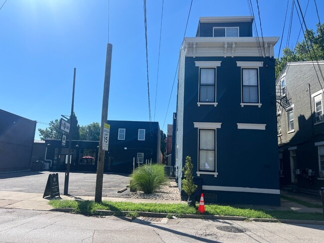 Photo - Updated 2-Bed Gem with Natural Light in the Heart of Covington Unidad 2