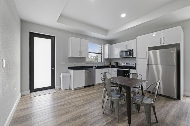 Photo - 1911 Lorna Ave