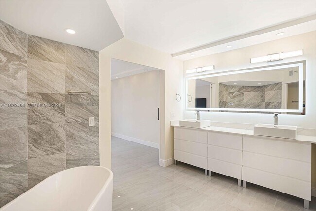 Photo - 3500 Mystic Pointe Dr Unit 1206