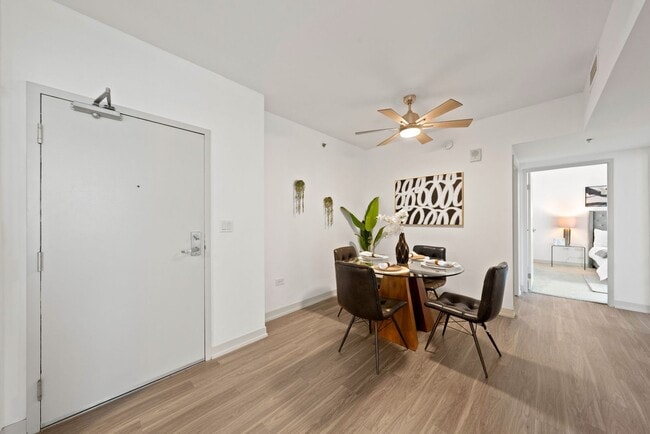 Photo - 425 W Beech St