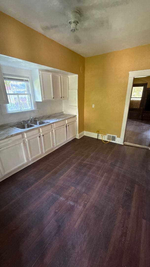 Building Photo - Single Family Home