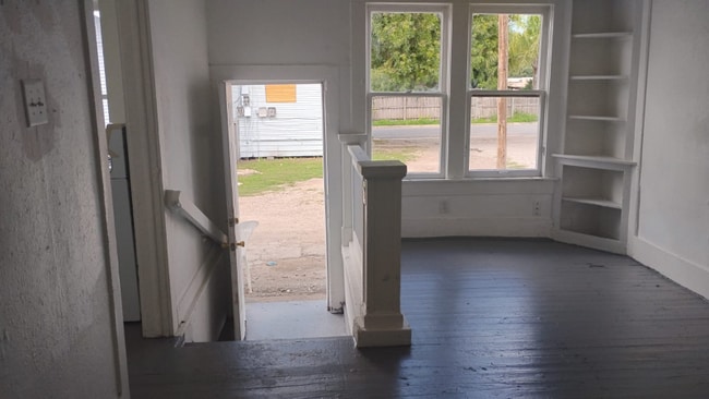 Building Photo - 201-203-203 E Washington Ave Rental