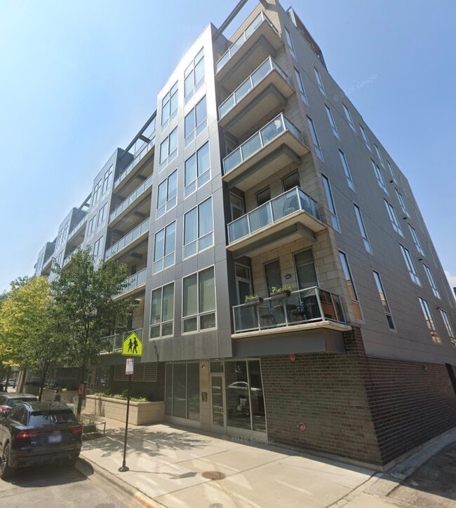 Building Photo - 122 S Aberdeen St Unit 2N