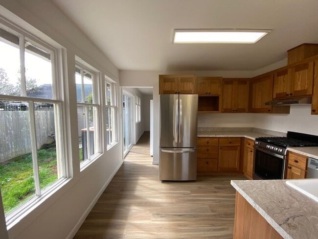 Building Photo - 1720 L St Unit B