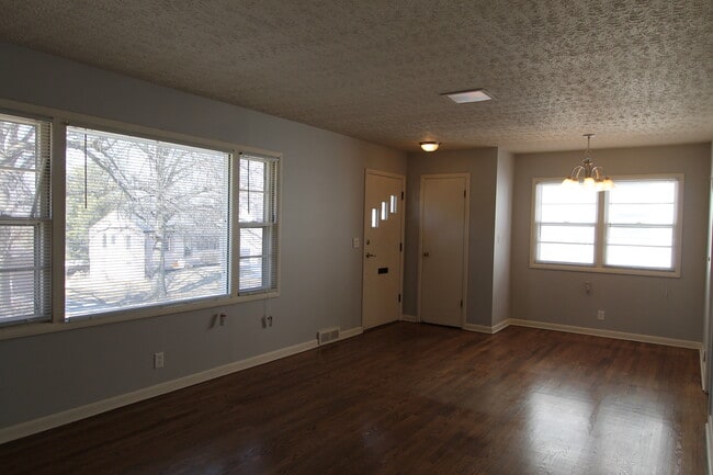 Photo - 2511 N 70th Ave