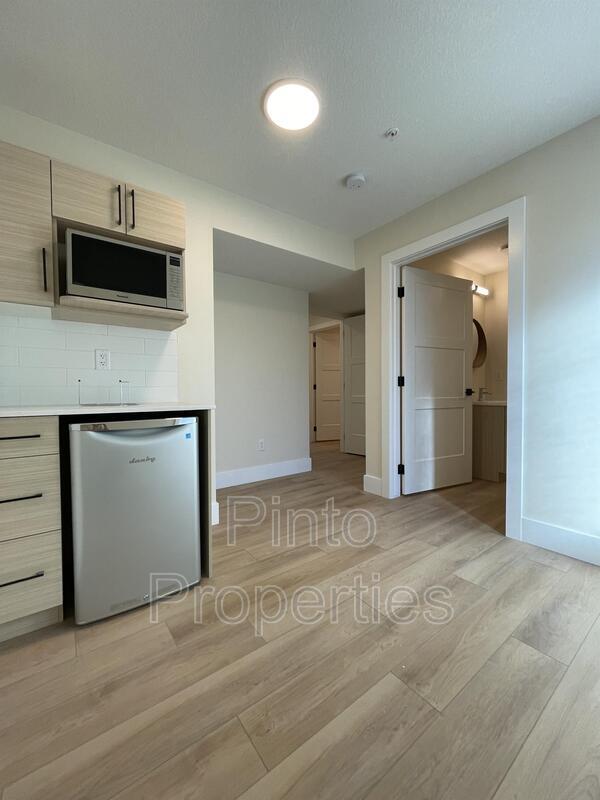 Photo - 8717-8110 110 St NW