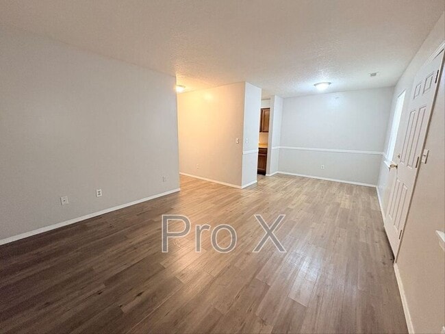 Building Photo - 3802 College View Dr Unit 3802 College View Drive #7