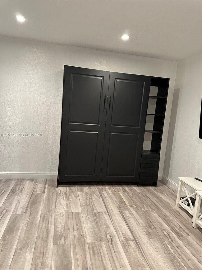 8401 Crespi Blvd Unit 3