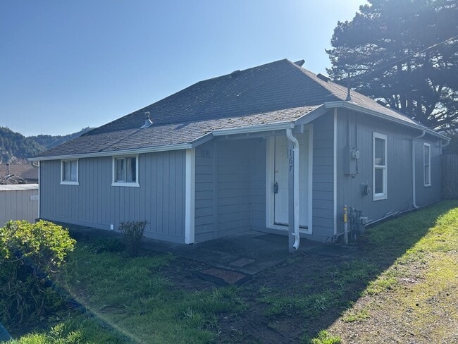 Pet-Friendly 2BD/1BA Home in Rio Dell! - Pet-Friendly 2BD/1BA Home in Rio Dell!