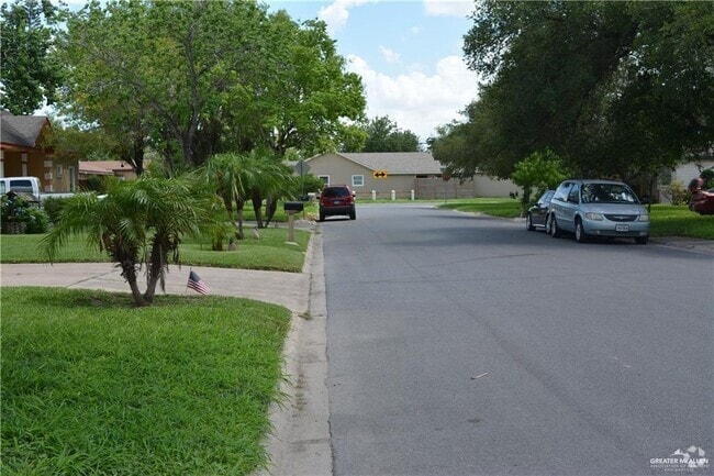 Building Photo - 1812 N 13th 1/2 St Rental