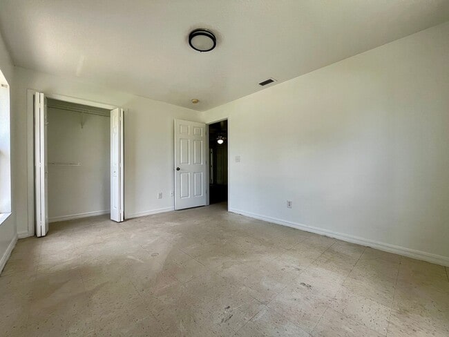 Photo - 2 bed/ 1 bath Unit 3106 W Reynolds St. #2