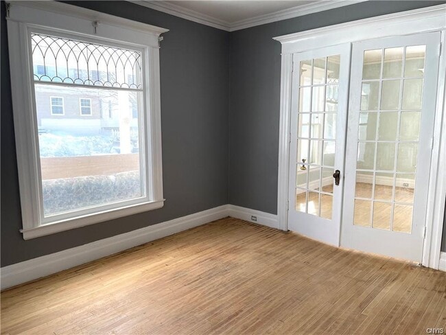 Extra Room -Office Space - 218 S Pleasant St