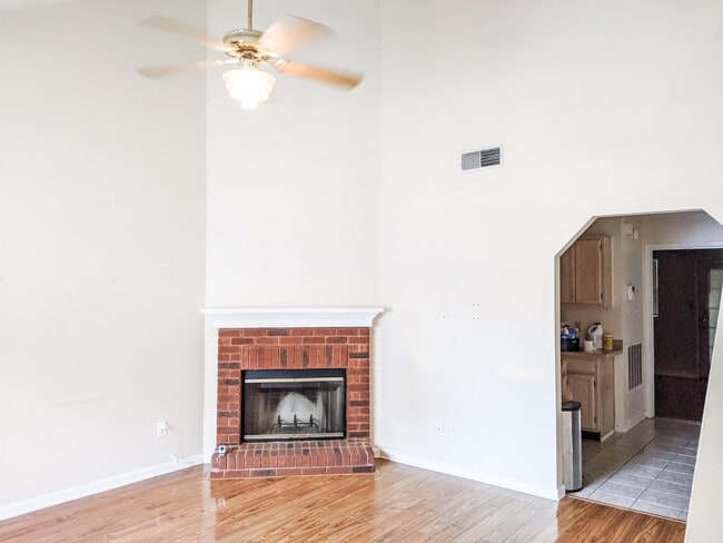 Photo - 104 S Whetherbine Way