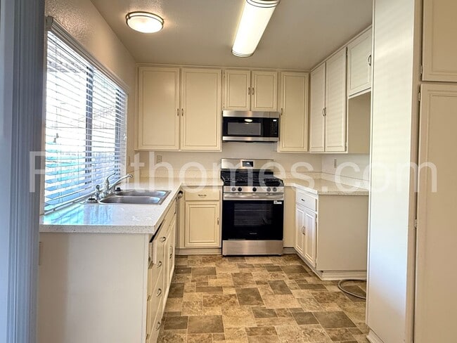 Photo - 1553 Palomar Dr