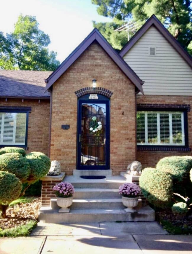 Building Photo - 400 S Race St