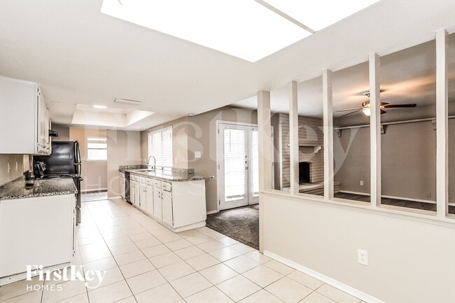 Photo - 16939 Macleish Dr